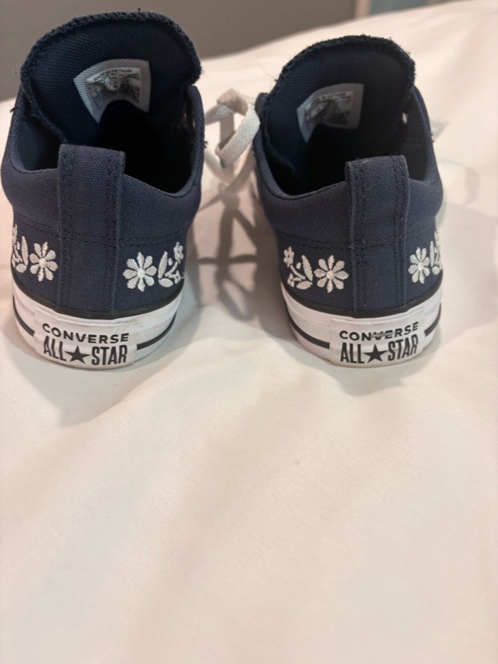 Converse womens Chuck Taylor Low Top Sneakers in Navy with White Floral size 8 - Picture 3 of 5